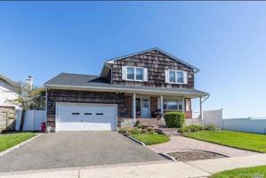 featured image of 215 Scott Dr