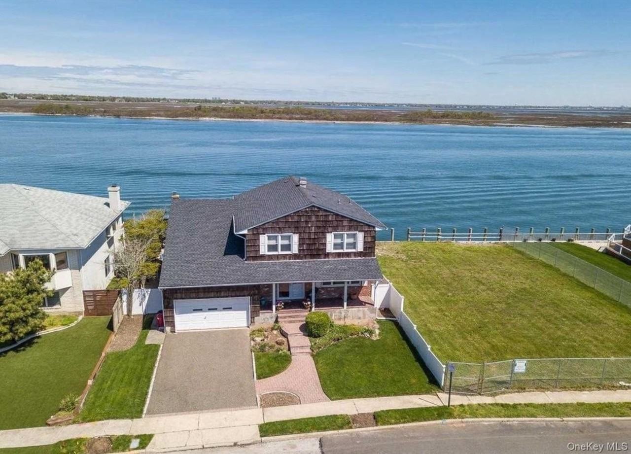 215 Scott Dr - Photo 2 of 17
