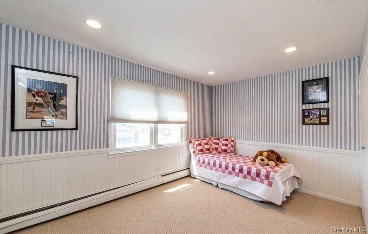 215 Scott Dr - Photo 6 of 17