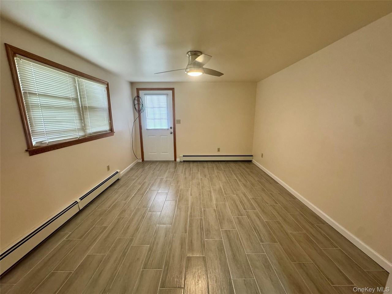 225 W 21st St - Photo 2 of 7