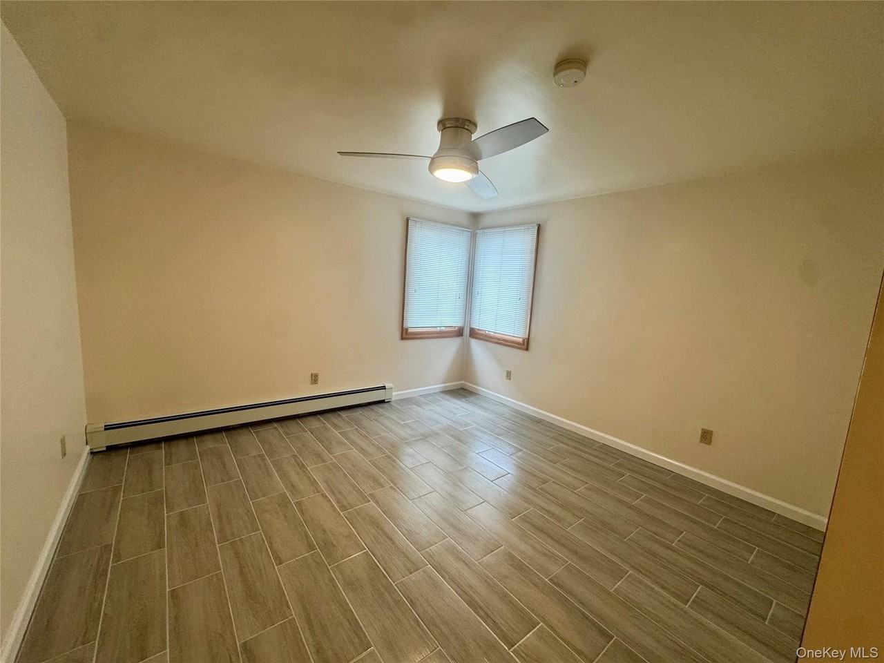 225 W 21st St - Photo 5 of 7