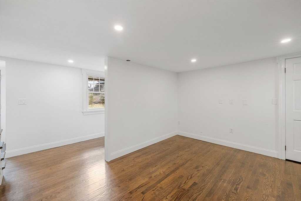 9 Glen Ave #A - Photo 3 of 17