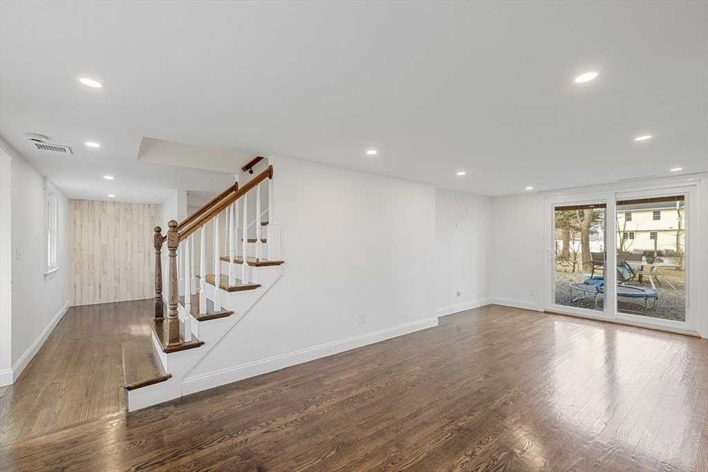 9 Glen Ave #A - Photo 4 of 17