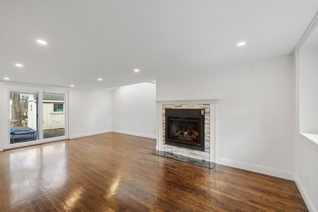 9 Glen Ave #A - Photo 5 of 17