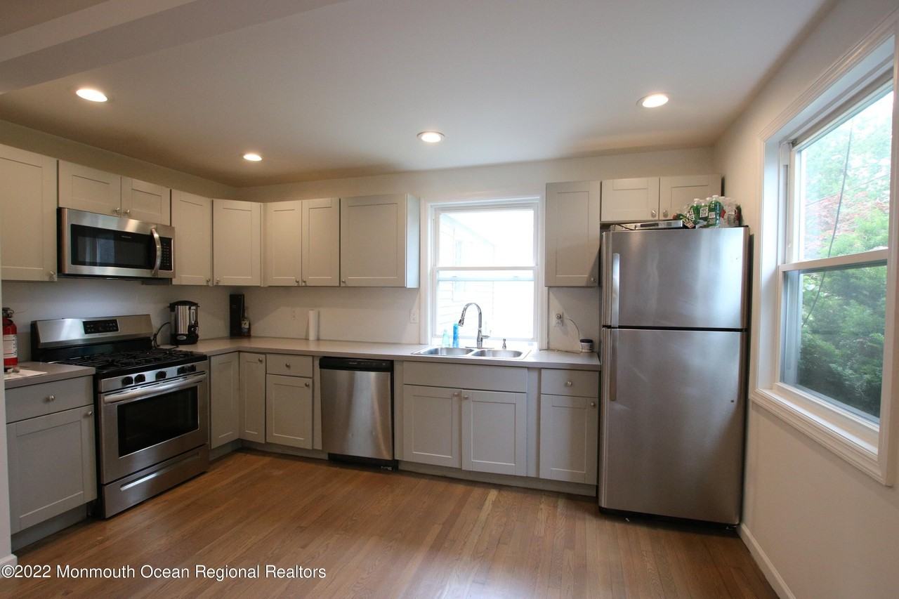 142 Delaware Ave - Photo 3 of 11
