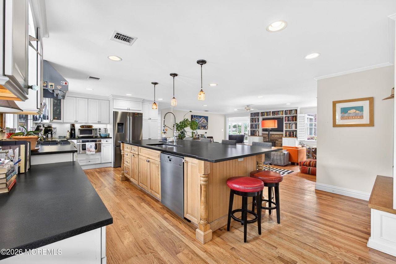 20 Bayonne Ave - Photo 4 of 28