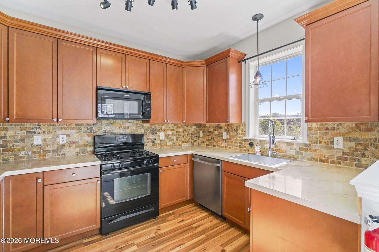 327 Mill Pond Way - Photo 7 of 26