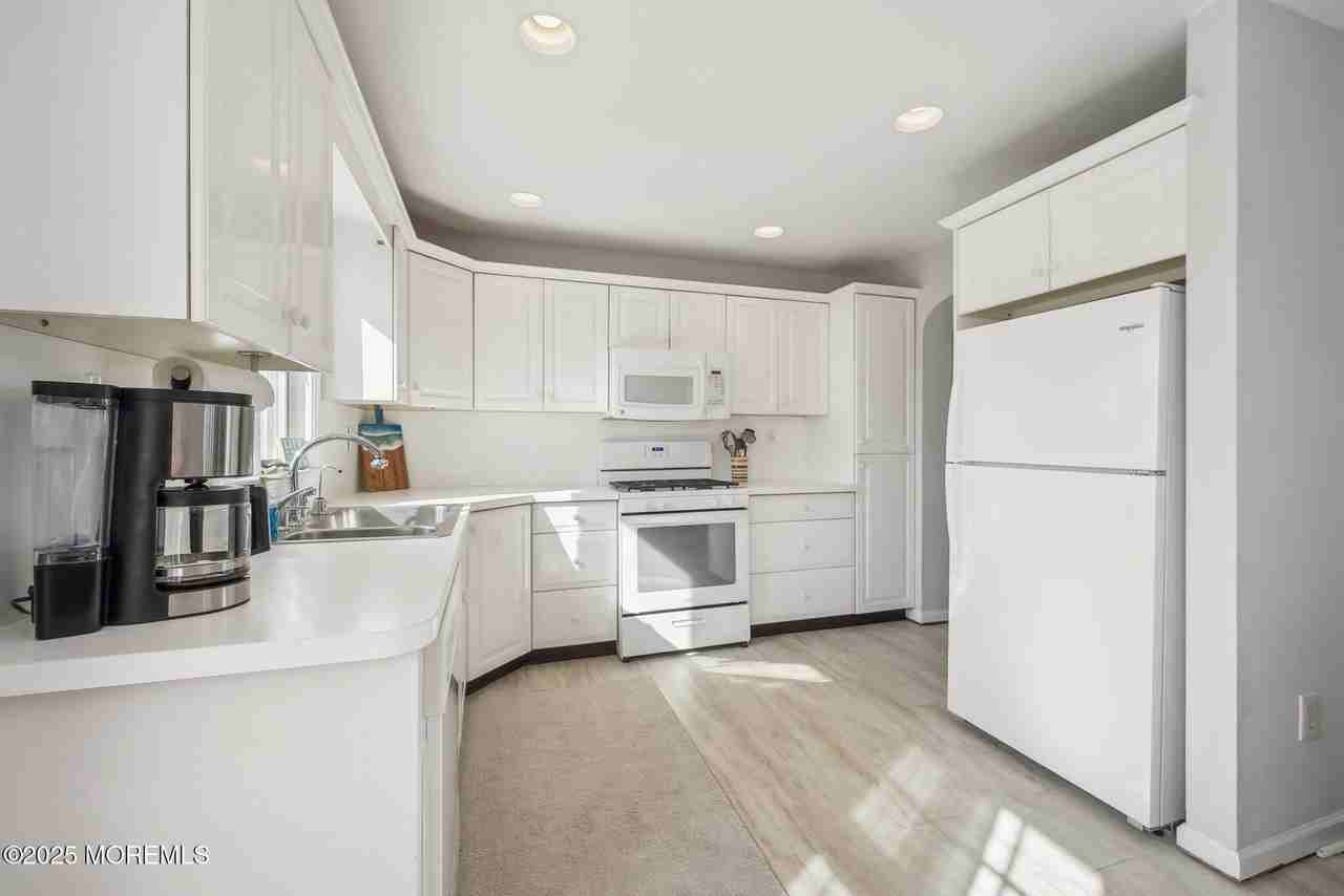 202 Yale Ave - Photo 4 of 17