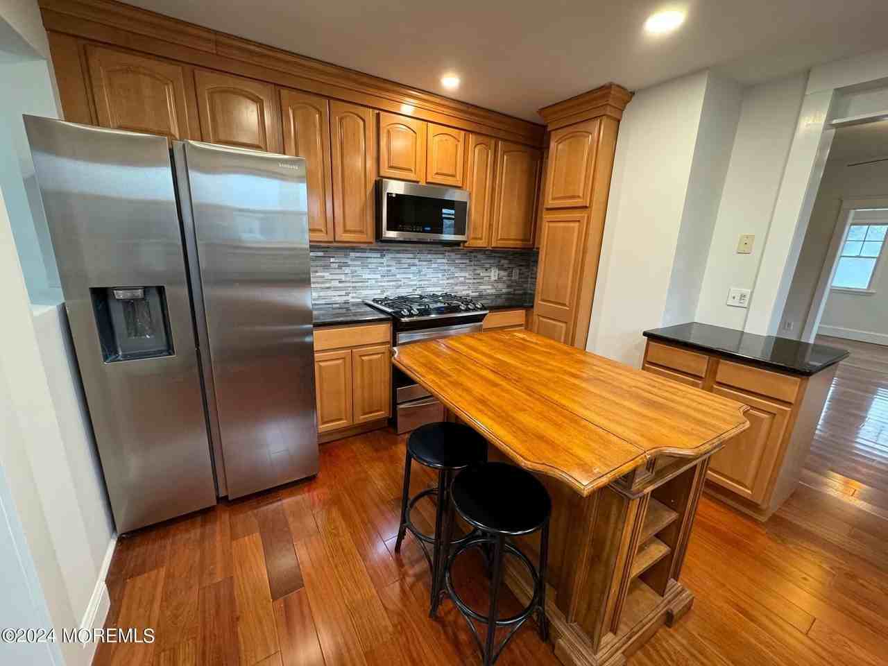 503 Forman Ave - Photo 7 of 18