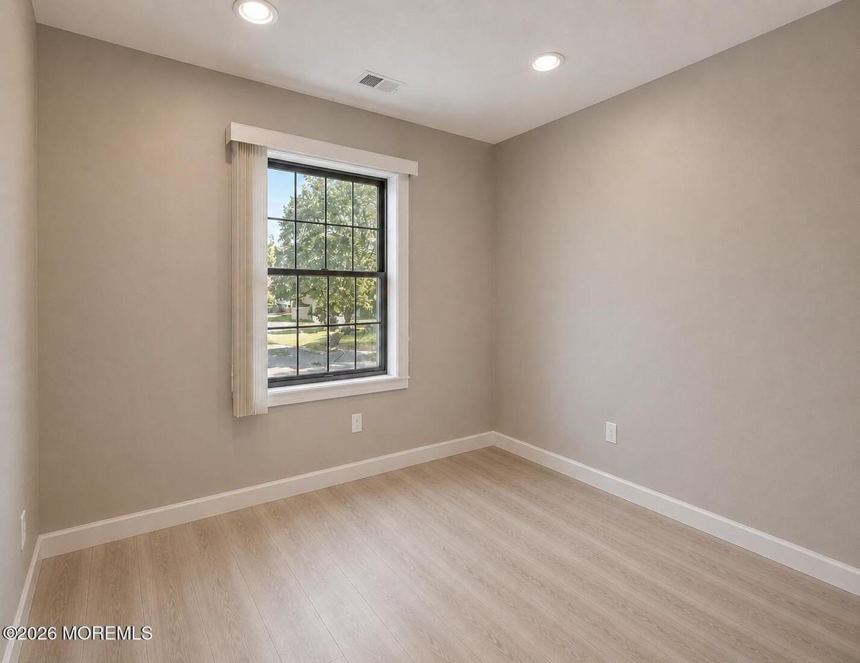 8 Hialeah - Photo 5 of 10