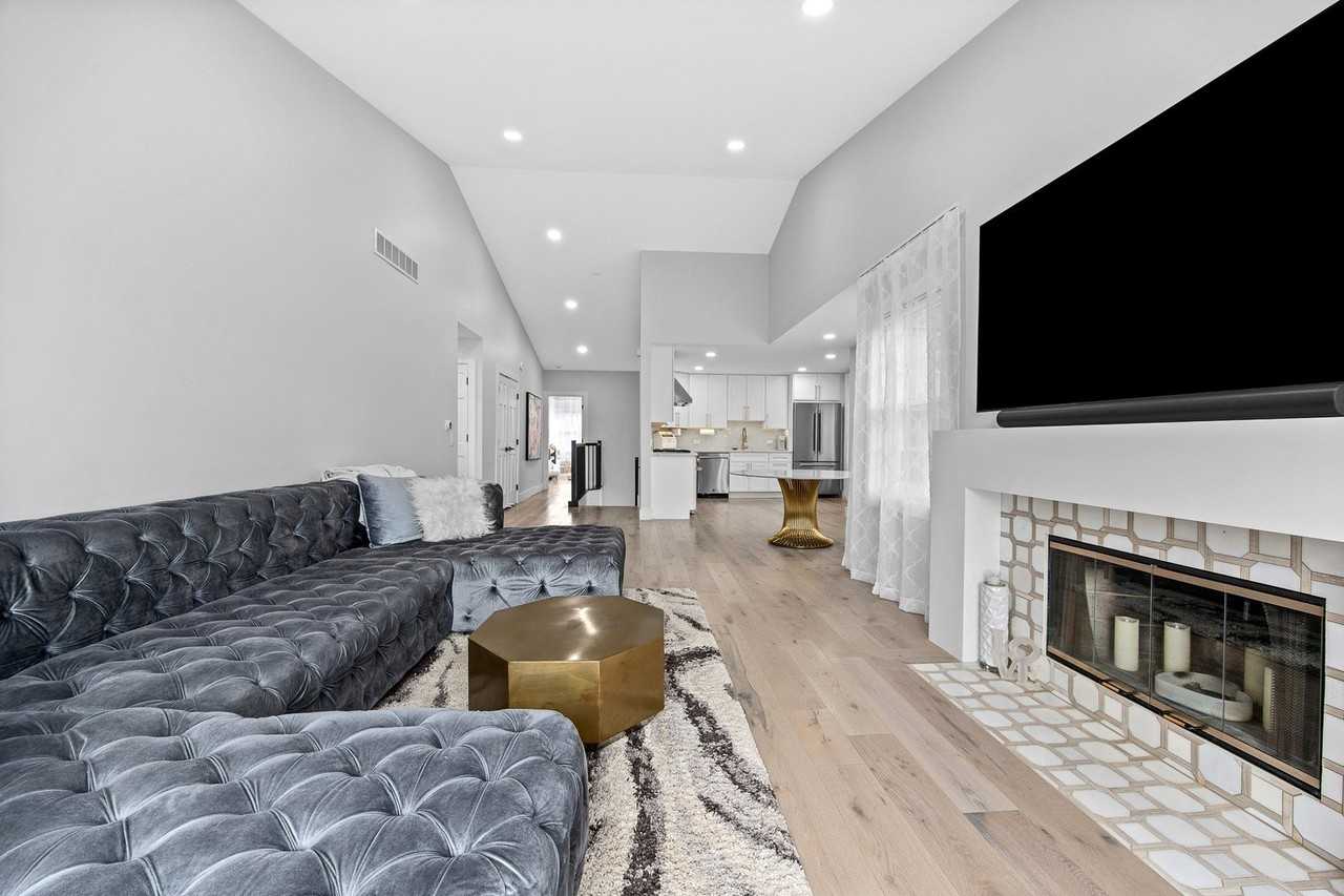 1504 Aberdeen Ct #1504 - Photo 4 of 31