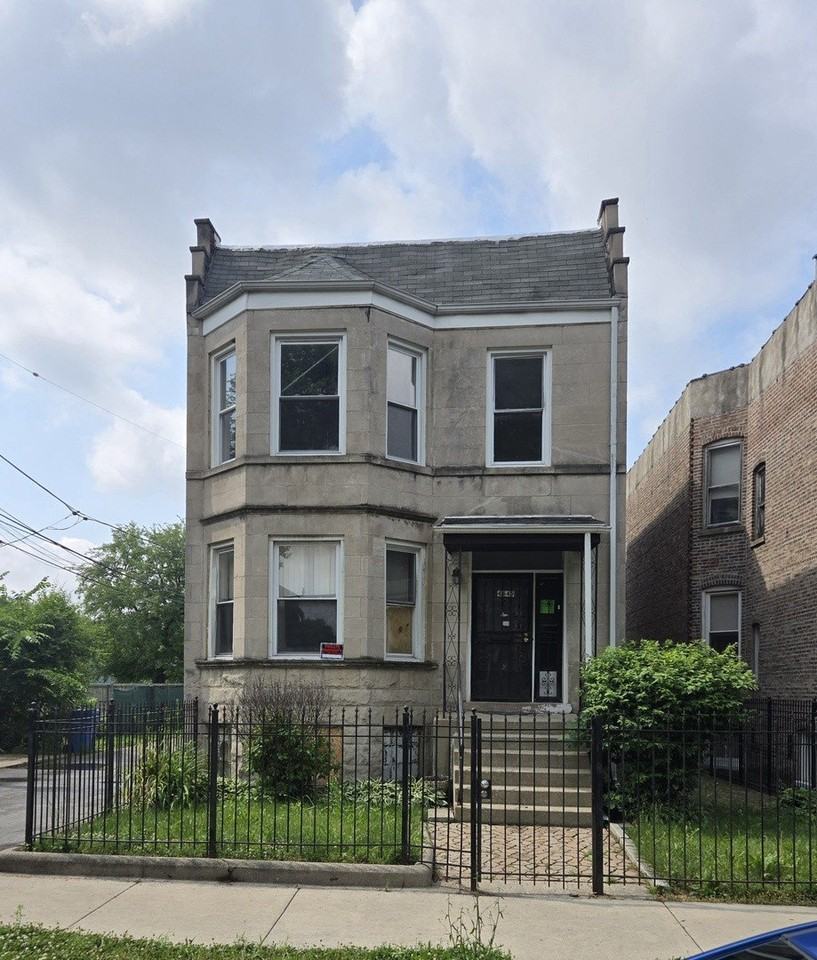 4849 W Fulton St #2