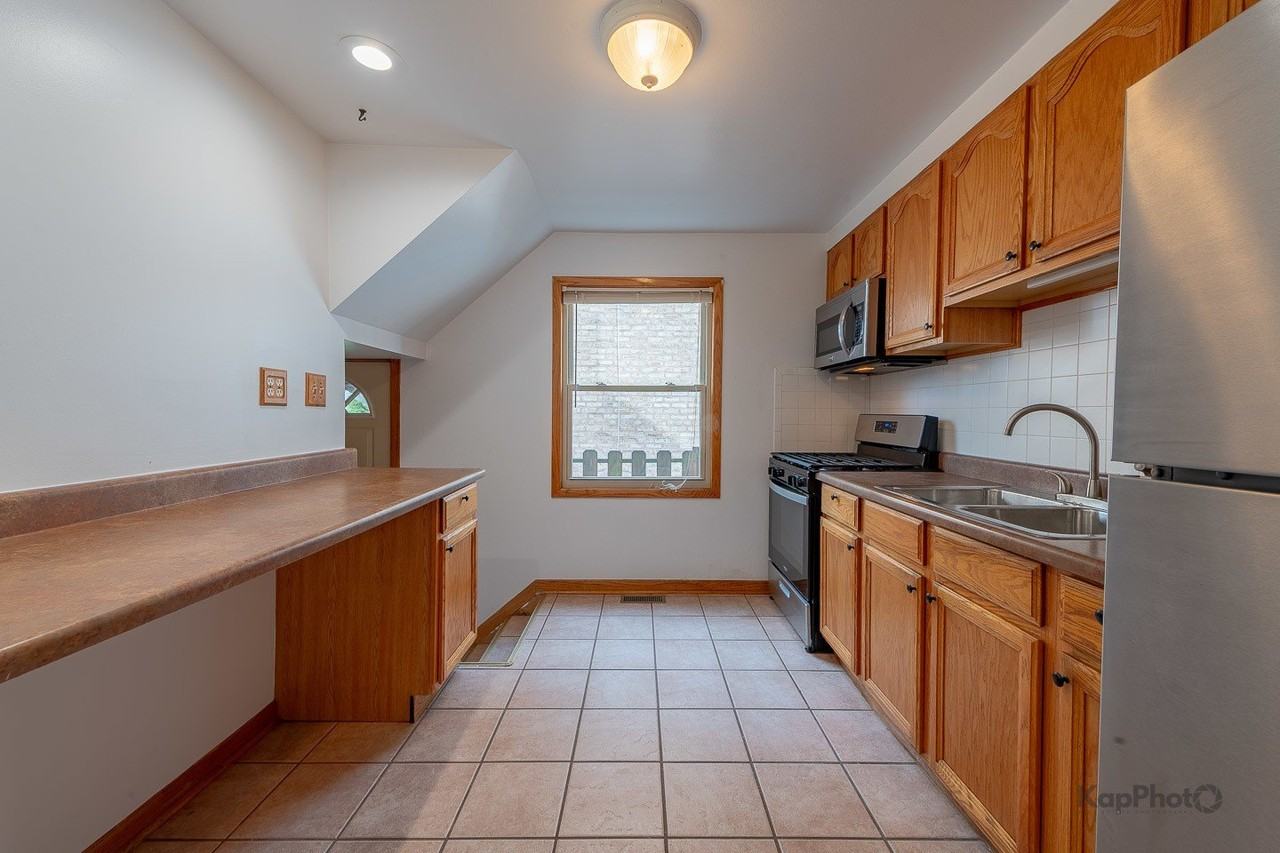 10933 S Avenue H - Photo 5 of 27