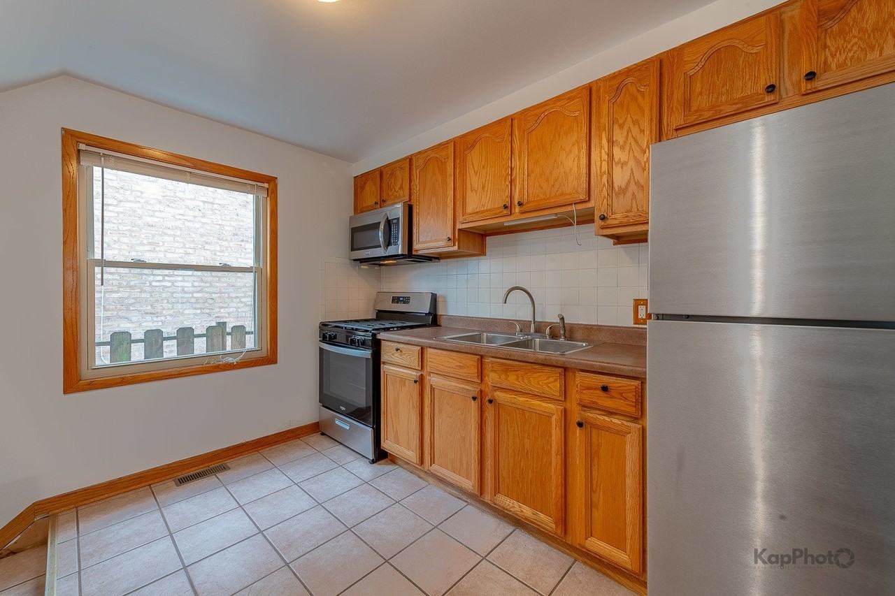 10933 S Avenue H - Photo 6 of 27