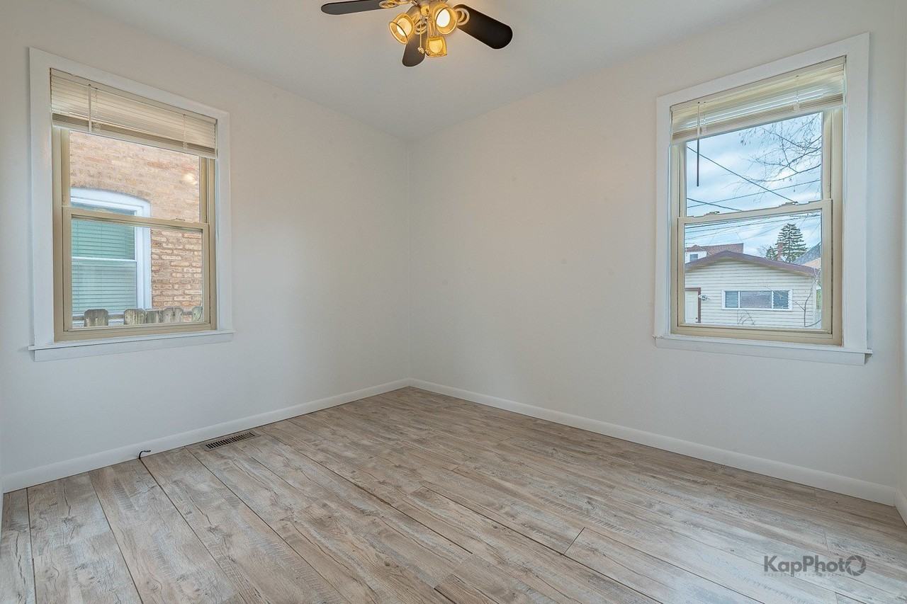10933 S Avenue H - Photo 7 of 27