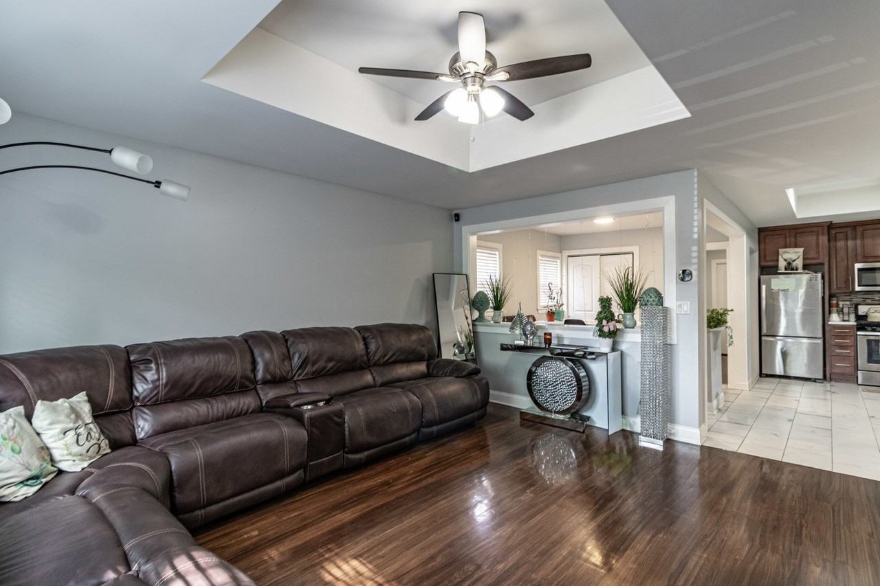 1805 N Harding Ave - Photo 3 of 15