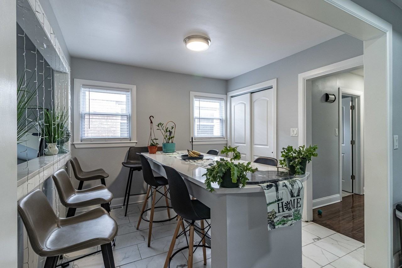 1805 N Harding Ave - Photo 4 of 15