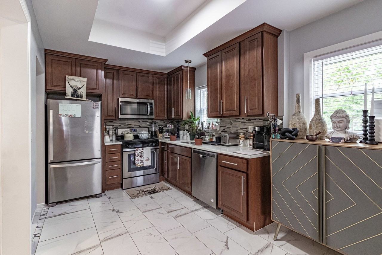 1805 N Harding Ave - Photo 5 of 15