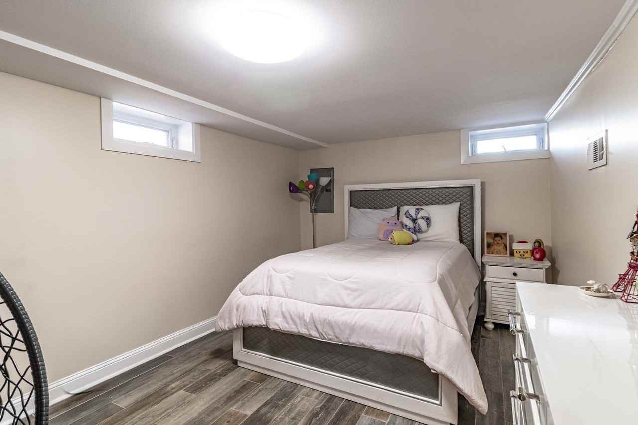 1805 N Harding Ave - Photo 6 of 15