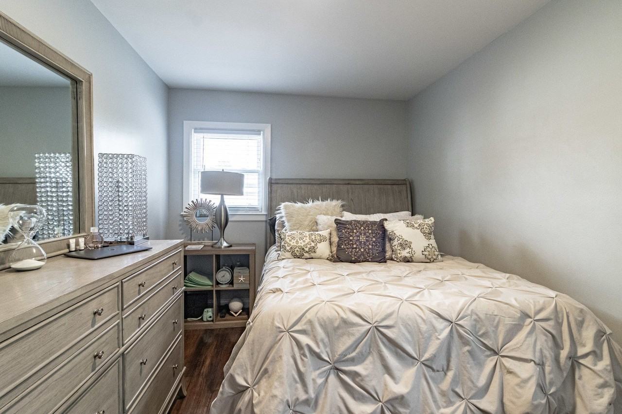 1805 N Harding Ave - Photo 7 of 15