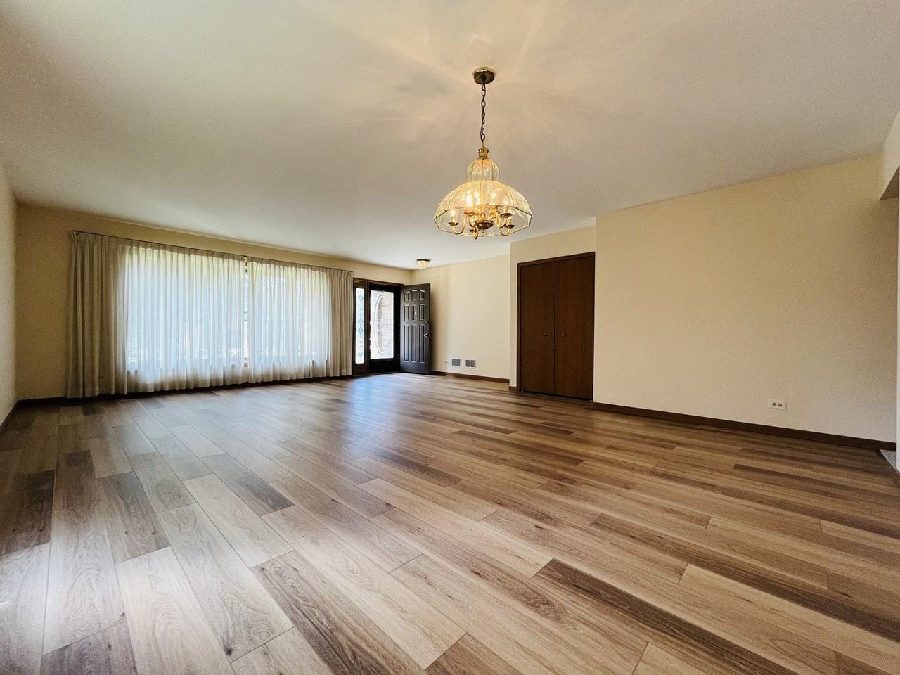 1483 Heather Ln - Photo 3 of 39