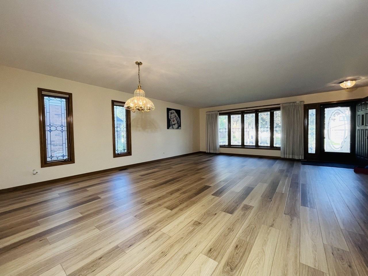 1483 Heather Ln - Photo 4 of 39