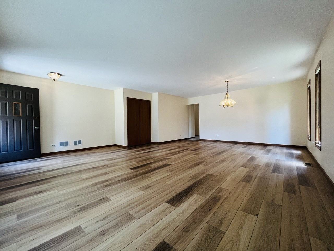 1483 Heather Ln - Photo 6 of 39