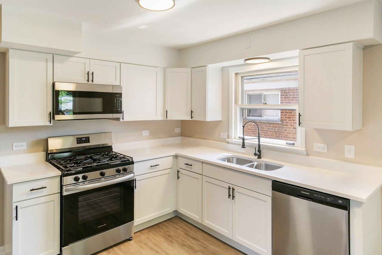 14214 Minerva Ave - Photo 2 of 18