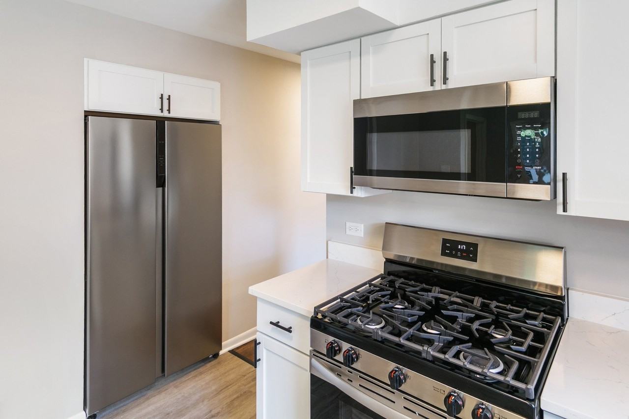 14214 Minerva Ave - Photo 3 of 18