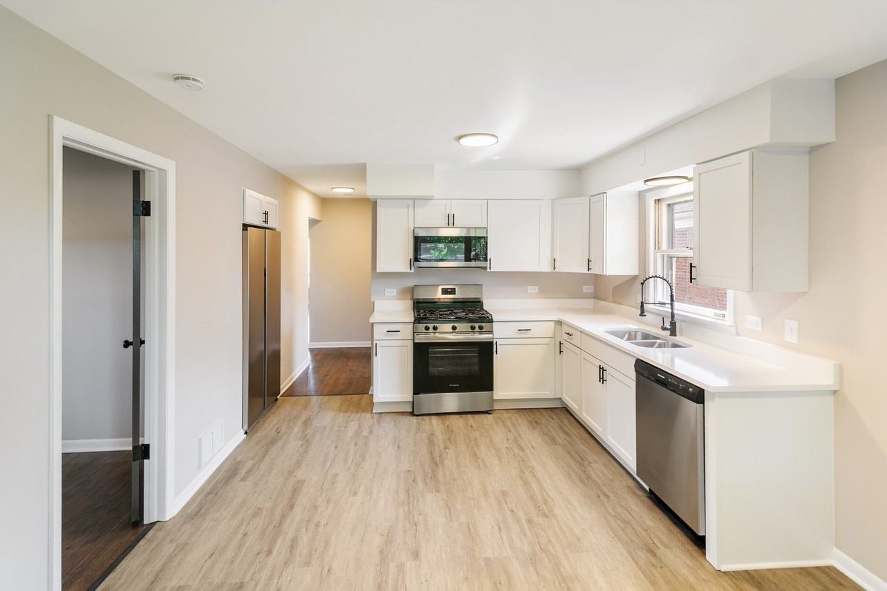 14214 Minerva Ave - Photo 4 of 18
