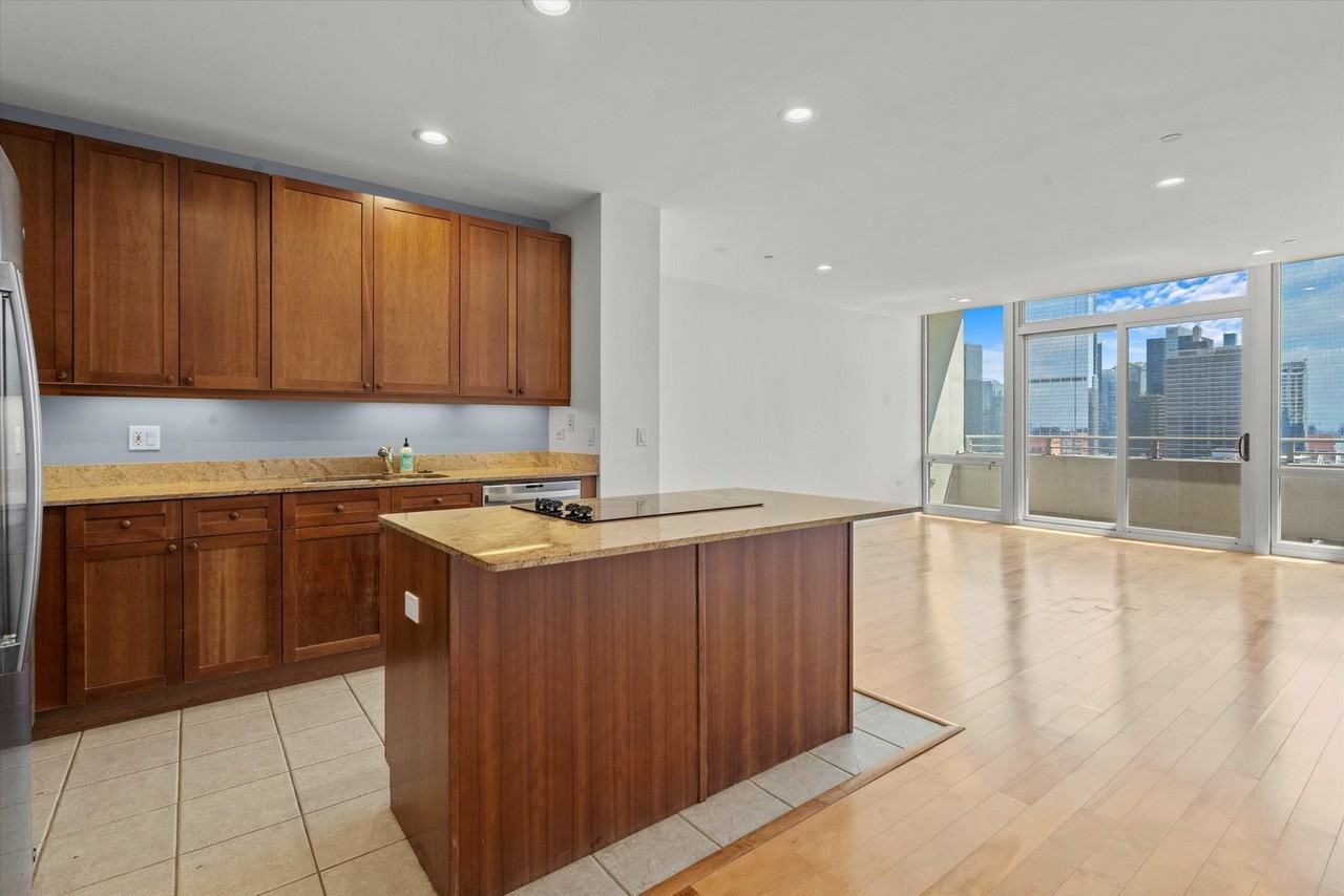 737 W Washington Blvd #2804 - Photo 2 of 34