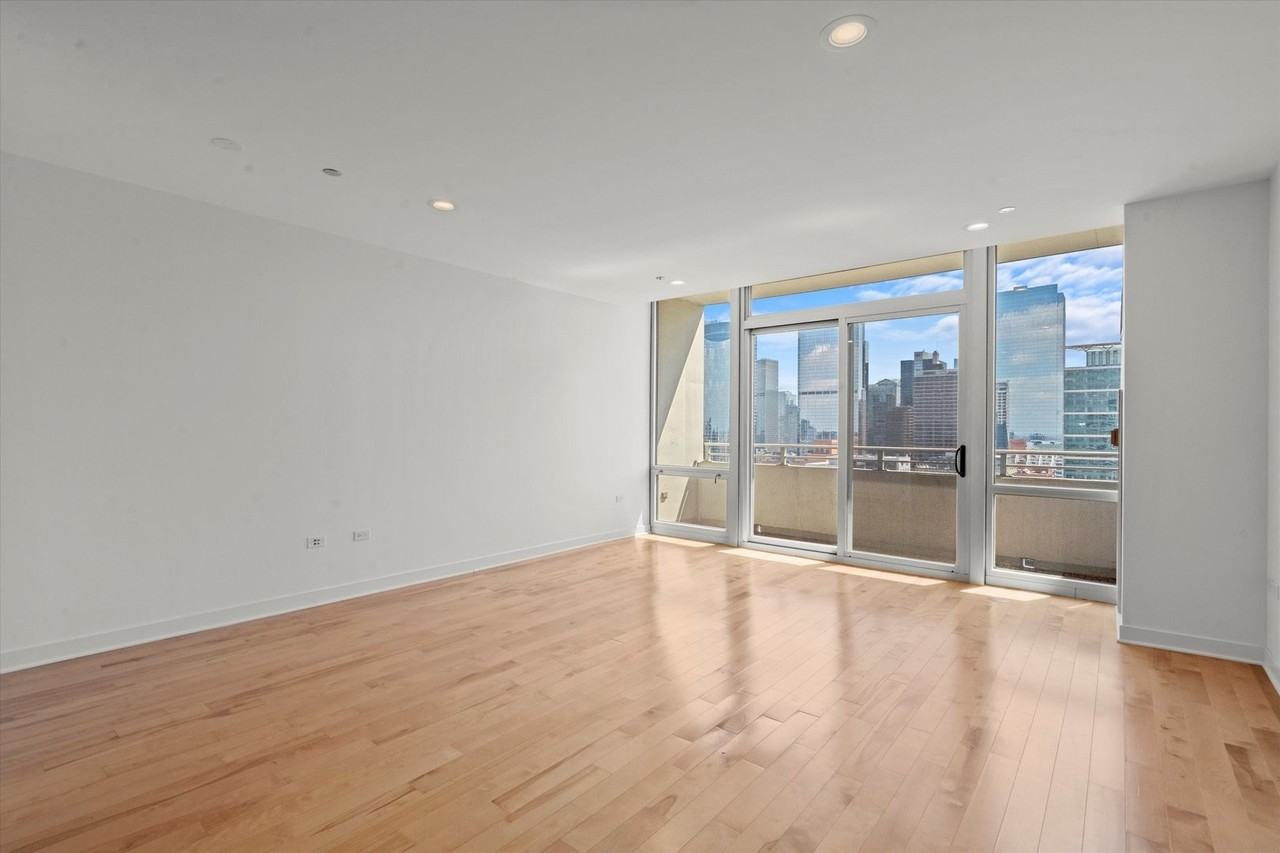 737 W Washington Blvd #2804 - Photo 3 of 34