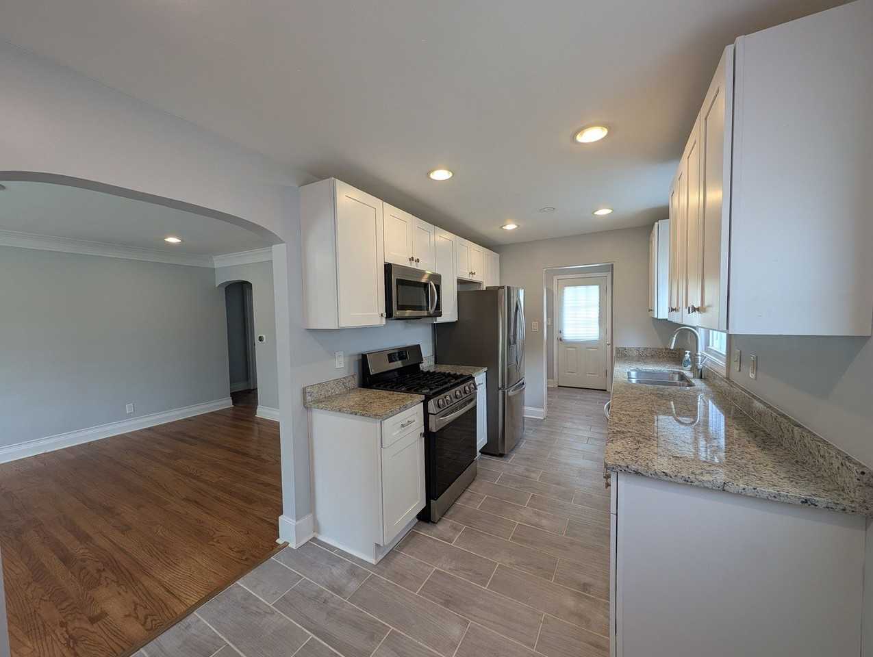 4334 Washington St - Photo 3 of 8