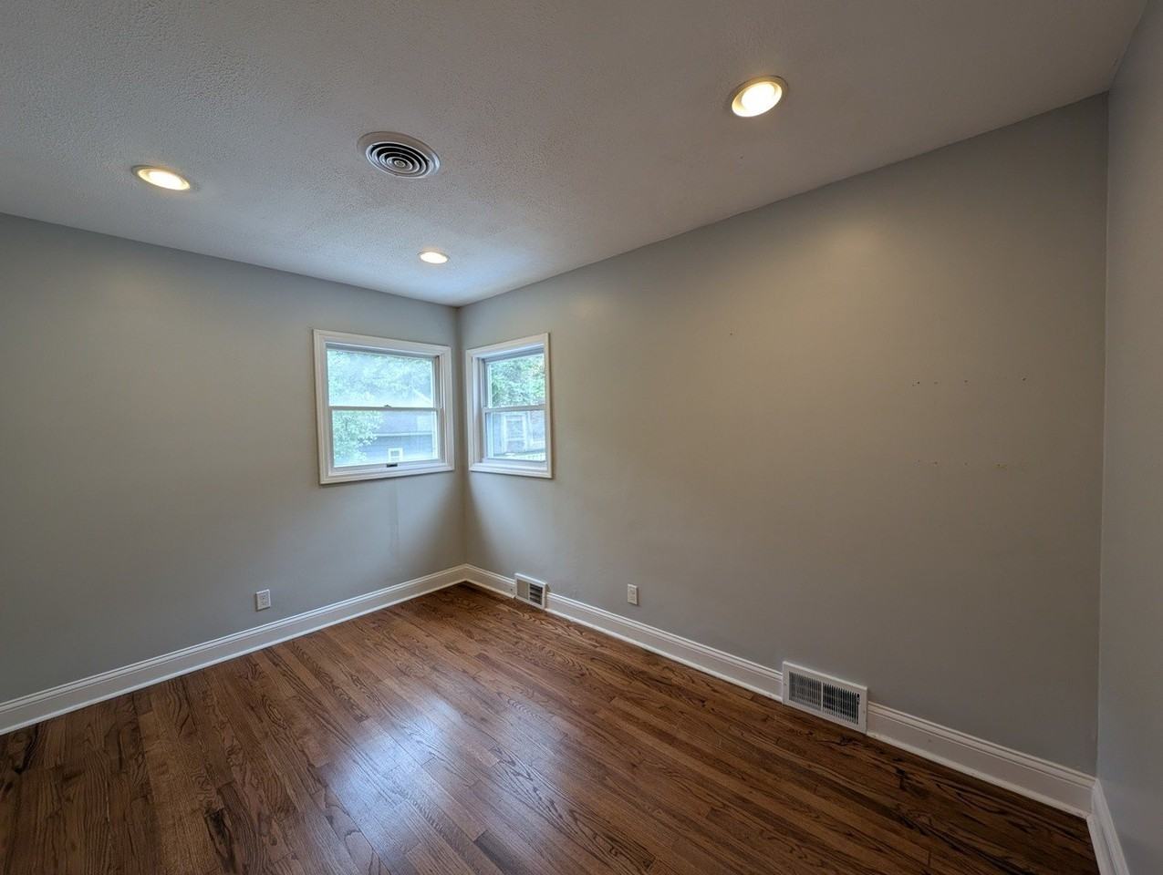4334 Washington St - Photo 4 of 8