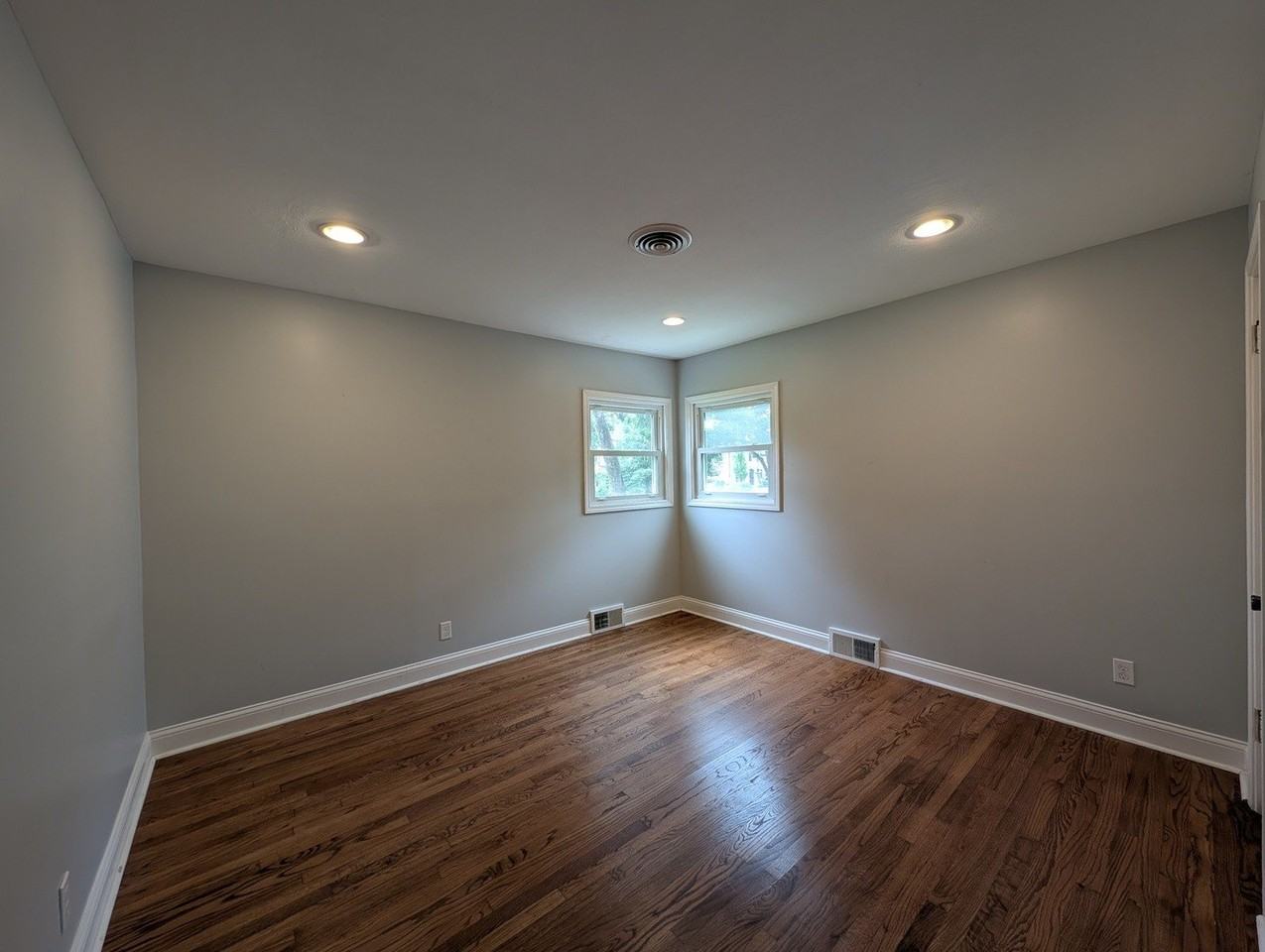 4334 Washington St - Photo 5 of 8
