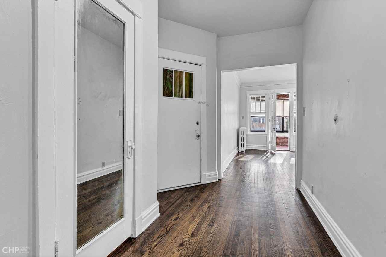 1942 W Farwell Ave #1W - Photo 2 of 16