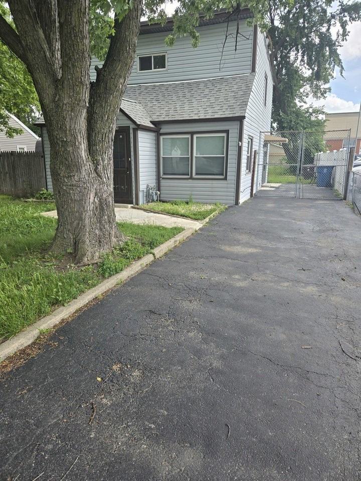 7139 W 74th St - Photo 3 of 18