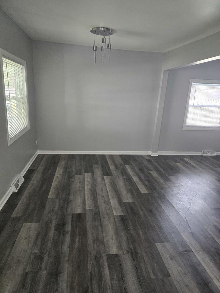 7139 W 74th St - Photo 4 of 18