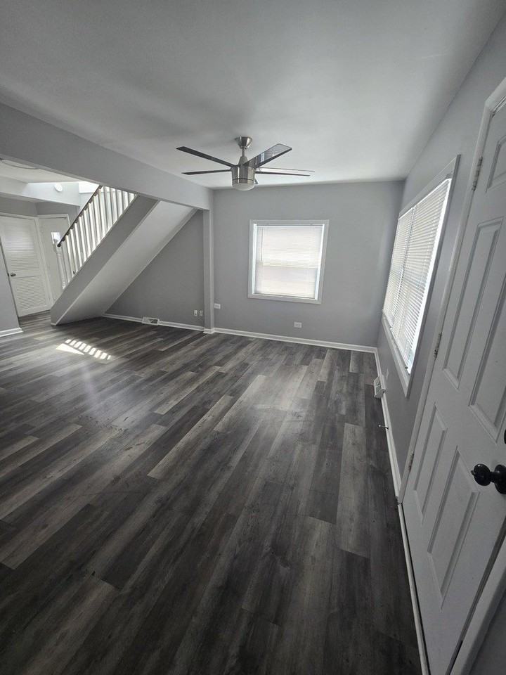 7139 W 74th St - Photo 5 of 18