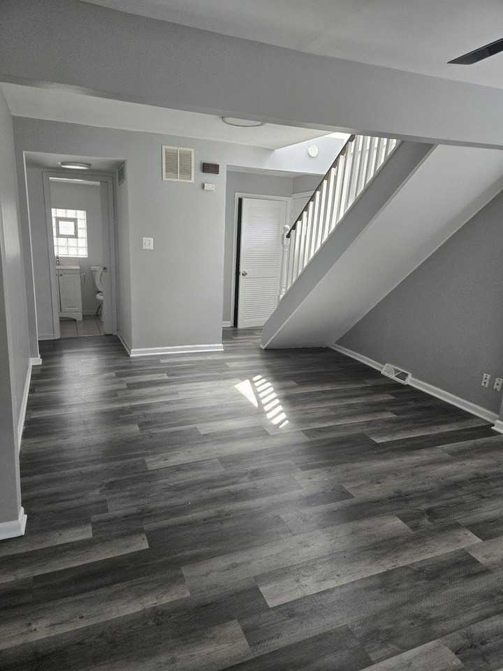 7139 W 74th St - Photo 6 of 18