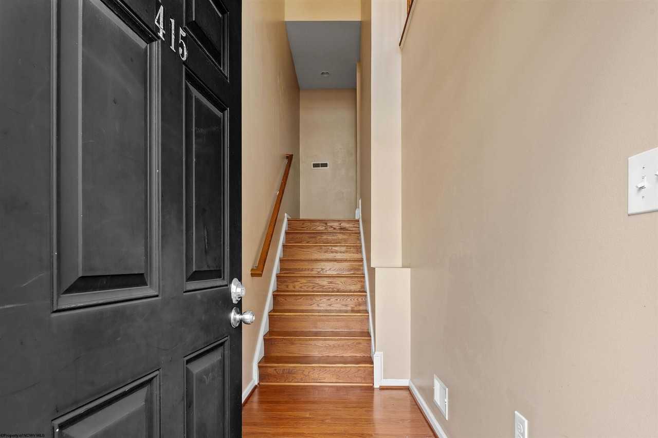 415 Saint Andrews Dr - Photo 3 of 32