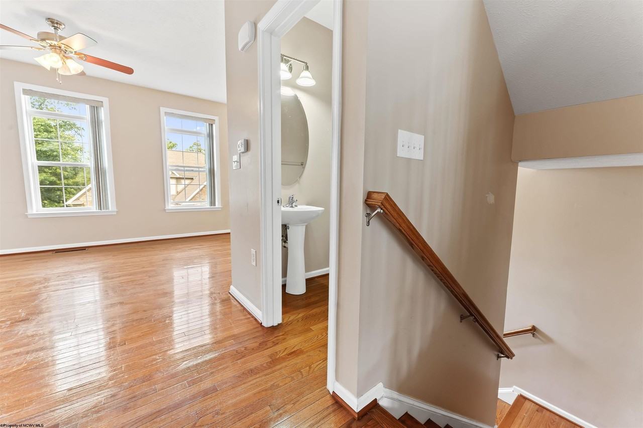 415 Saint Andrews Dr - Photo 4 of 32