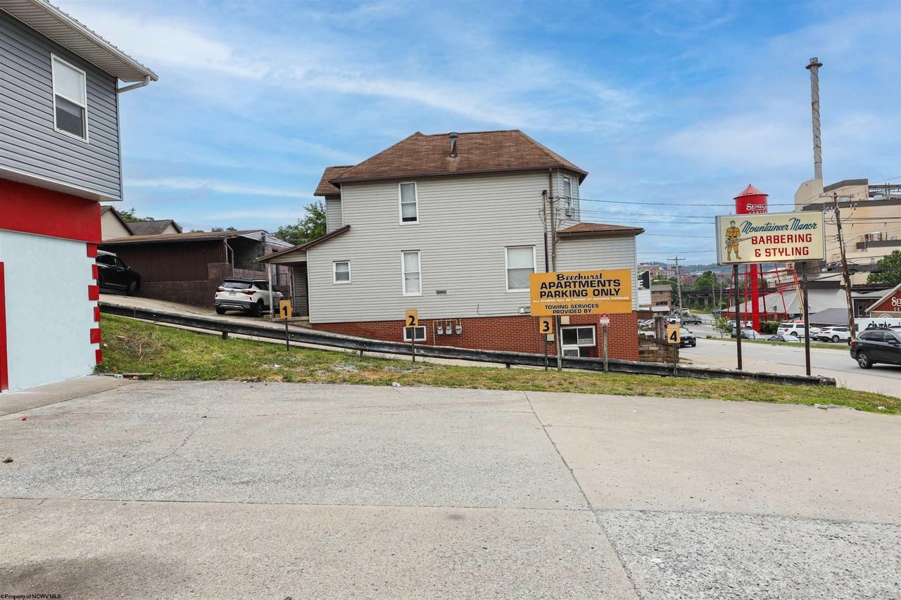 726 Beechurst Ave - Photo 2 of 21