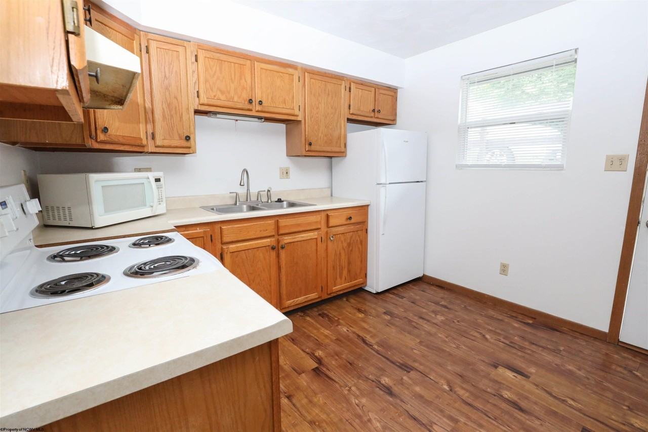 726 Beechurst Ave - Photo 5 of 21