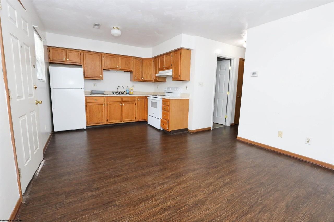 726 Beechurst Ave - Photo 6 of 21