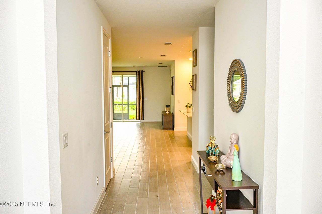 633 Superior Blvd - Photo 6 of 39