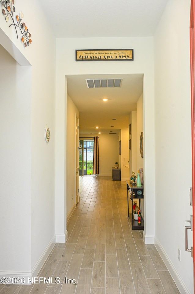 633 Superior Blvd - Photo 7 of 39