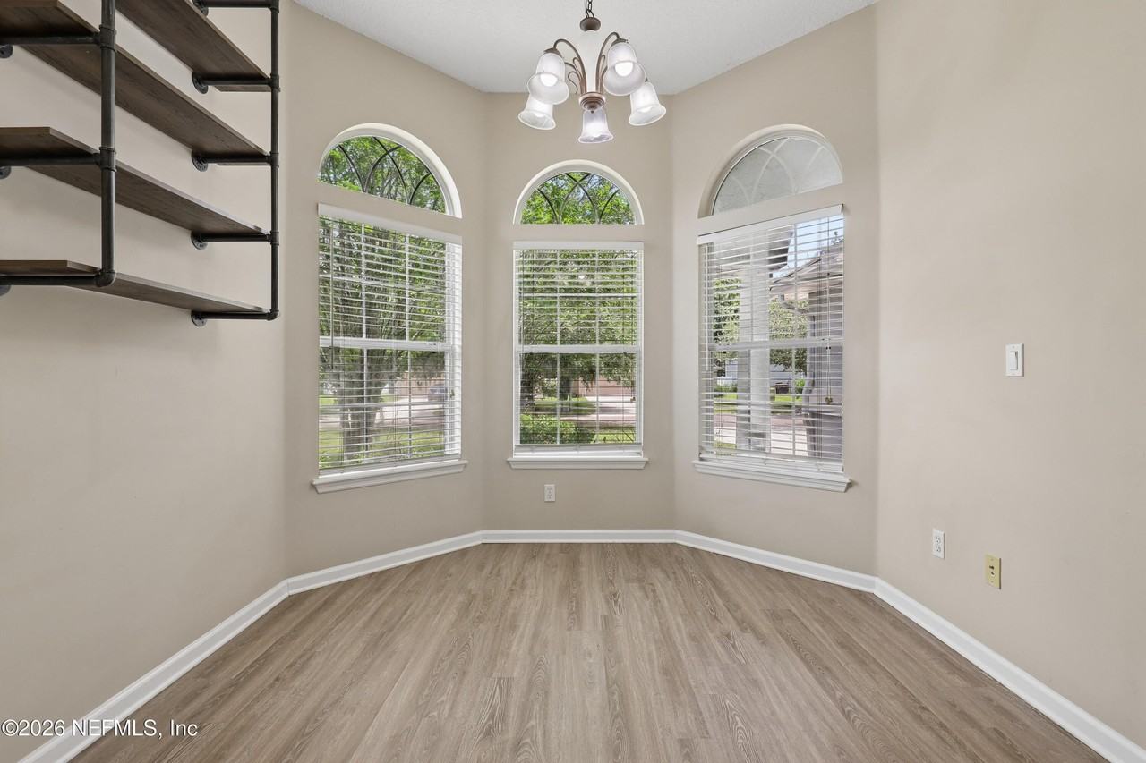 11242 Panther Creek Pkwy - Photo 5 of 35