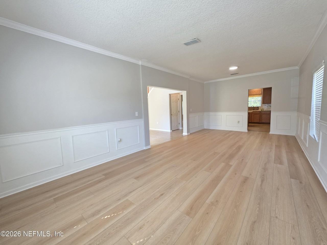 161 Flower Of Scotland Ave - Photo 7 of 17