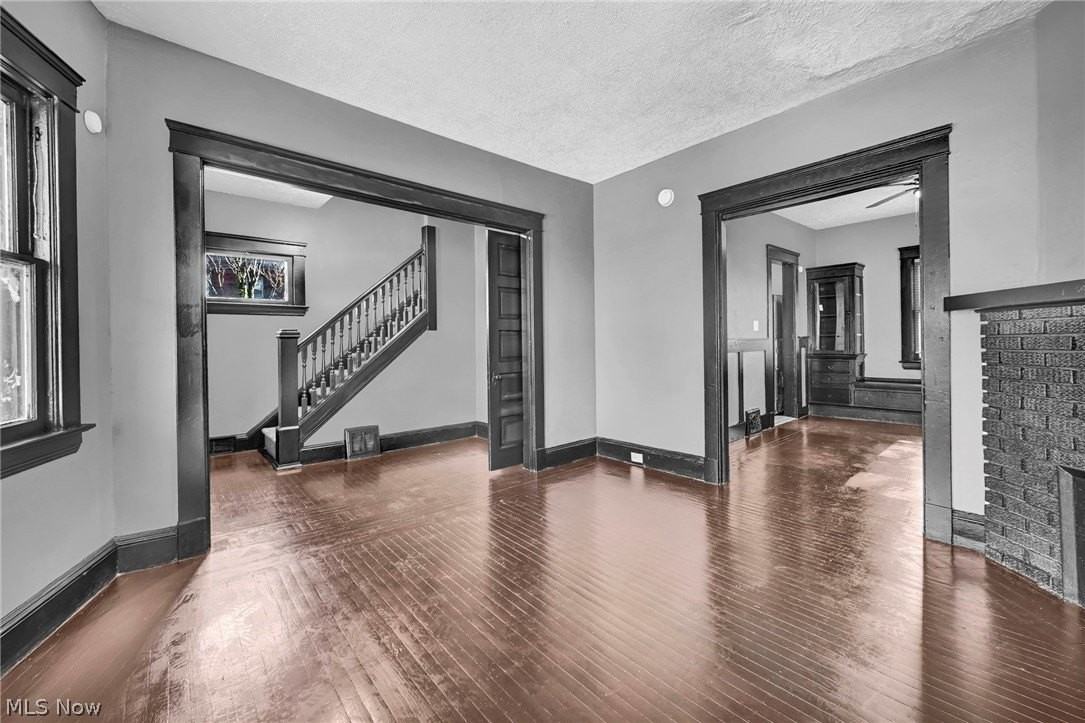 2893 E 119th St - Photo 4 of 23